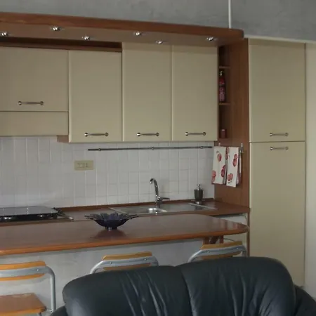 Lory Flat Near Skatepark Fiumicino Airport Apartment