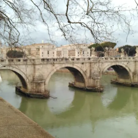 Lory Flat Near Skatepark Fiumicino Airport Apartment *